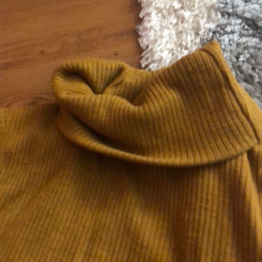 Yellow Turtle Neck Tank - Picture 2 of 4
